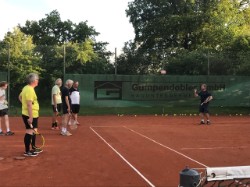 Trainingssituation am Tennisplatz
